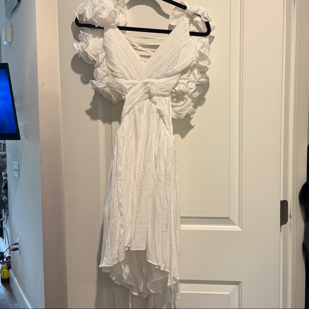 Elegant White Flowery Dress